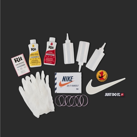 Nike × Rit
Do It Yourself Apparel
Collection - Picture 6 of 7